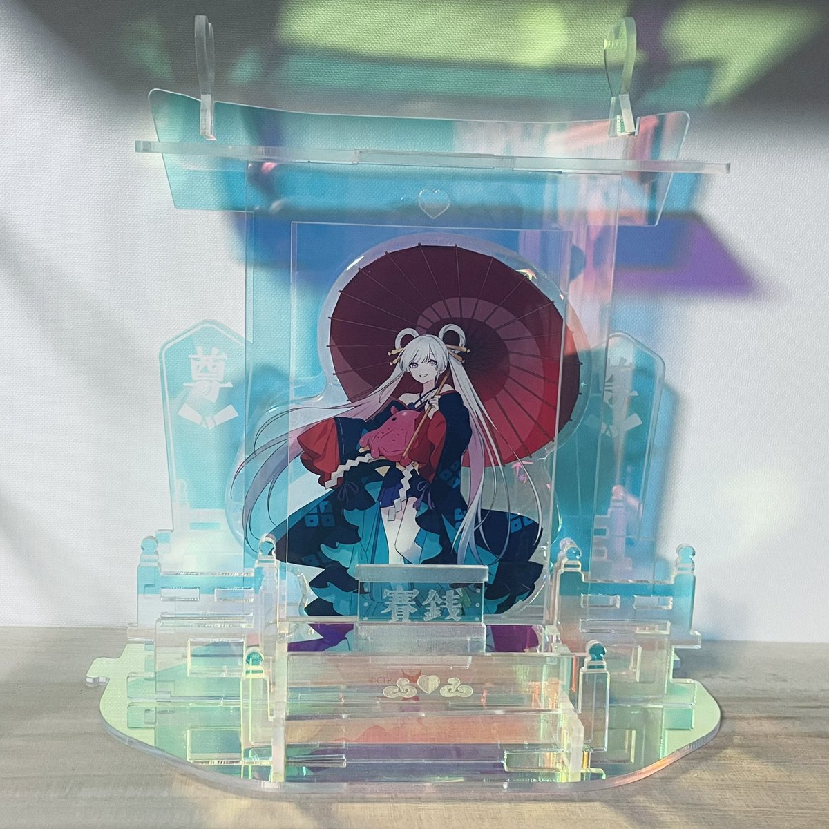 ヤチヨの神棚完成✨

どこスタはホログラム加工だからキラキラしてるしオーロラの神棚と相性よい！

ヤッチョご利益🙏🏻
#超かぐや姫