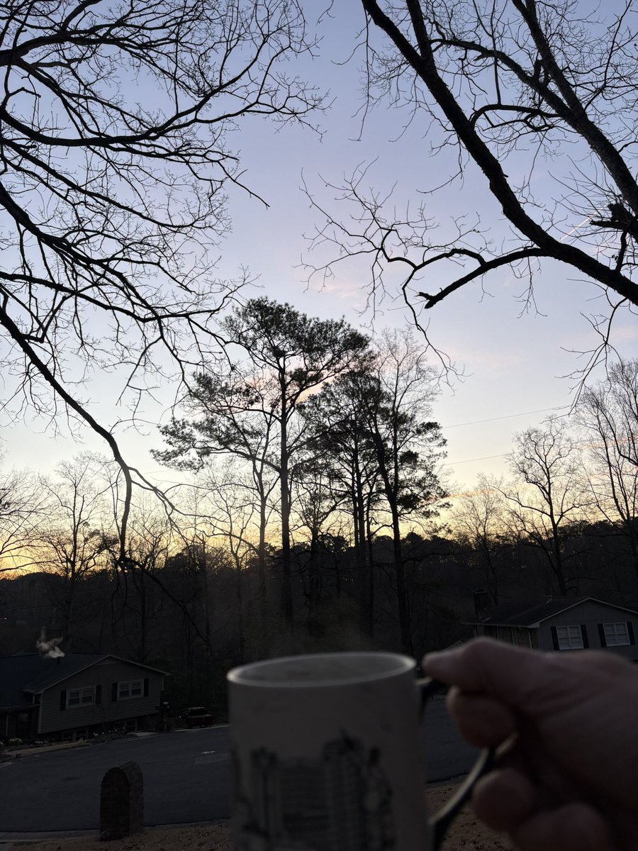 Bama26Point2's tweet photo. 6:15am * 23°F * Cold morning sunrise in the Bamaland culdesac * Final week of February now in full swing * Make it a great day! #javajunkie https://t.co/UhEbKNUITt