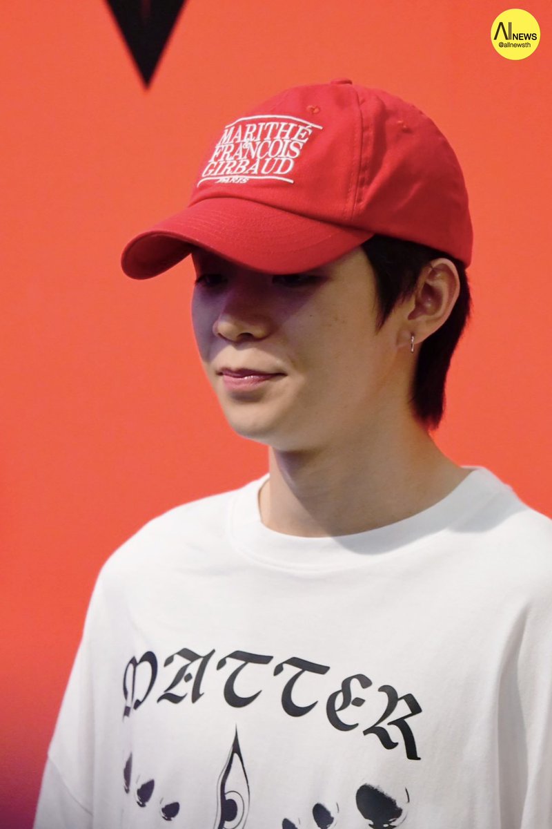 AllNews_th's tweet image. “นิว-ไปป์-พีเจ” มาร่วมแสดงความยินดีกับ "VVV" ในงาน "VVV DEBUT STAGE Presented by SUNSU"

#GELBOYS #PIDEmonthapoom #NEWCHAYAPAK #PJmahidol
#VVV_DEBUTSTAGE
#VVV_TRIPLEV