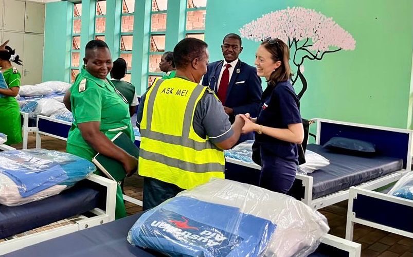 AusEmbZim's tweet image. 👩🏻‍🤝‍👩🏿We are proud to have partnered with @BRTI_ZIMBABWE 🧪🩺 via our #DirectAidProgram 🇦🇺 to establish a safe space for bereaved mothers🕊️🤍, nurturing a holistic approach to maternal health at Chinhoyi Provincial Hospital 🏥 

@dfat 
#IWD 
#SDG3 
#GiveToGain 
#SDG5 
#Zimbabwe🇿🇼