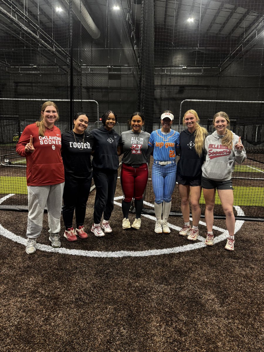 Hitting reps at the OU hitting clinic! Thank you coach Fale Steele and <a href="/OU_Softball/">Oklahoma Softball</a>! 
<a href="/LineDsoftball/">Line Drive Media</a> <a href="/PrepSoftball/">Prep Softball 🥎</a> <a href="/ExtraInningSB/">EXTRA INNING SOFTBALL</a> <a href="/5StarEliteSB/">5 Star Elite SB Recruits</a> <a href="/DiamondAddicts/">Diamond Addicts</a> @SportPrep
<a href="/hotshotsnation/">Hotshots Fastpitch</a> <a href="/gatorjack72/">Girls In The Game</a>
