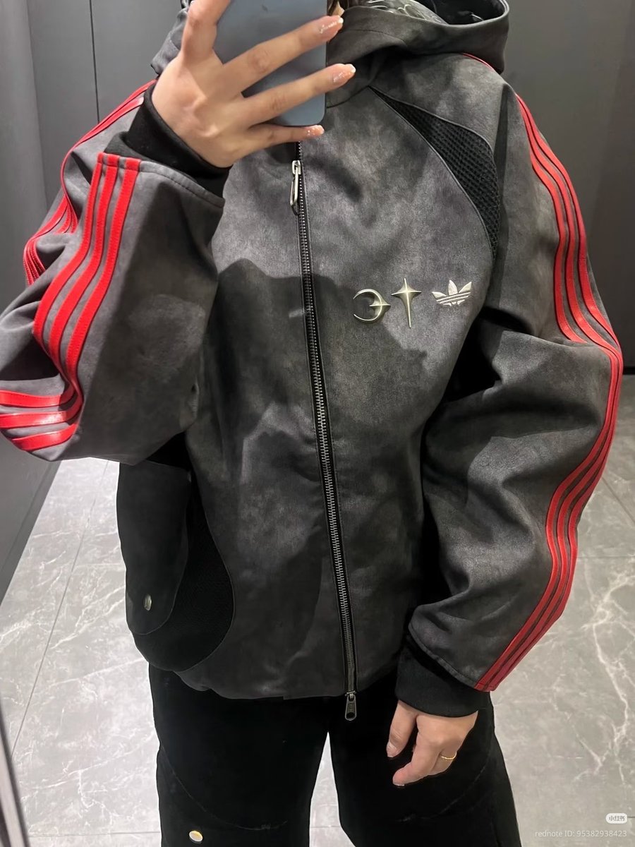 vlailuds's tweet photo. this adidas jacket really that cool https://t.co/UorUd8eHTU