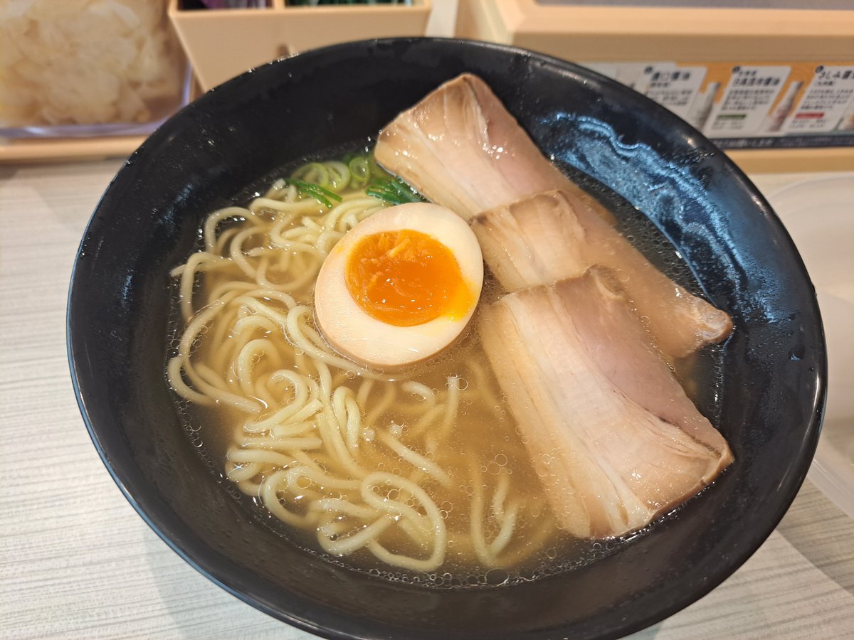 自立支援施設からの帰路に回転寿司に立ち寄り小腹満たす。白子って加熱しても生でも口腔に絡むネットリ味、さすがは精子の素(*'▽') 
貝節塩ラーメン、400円台だし文句はないお味、スープの舌にくる癖のある旨味が「貝です!」て感じで旨し。 