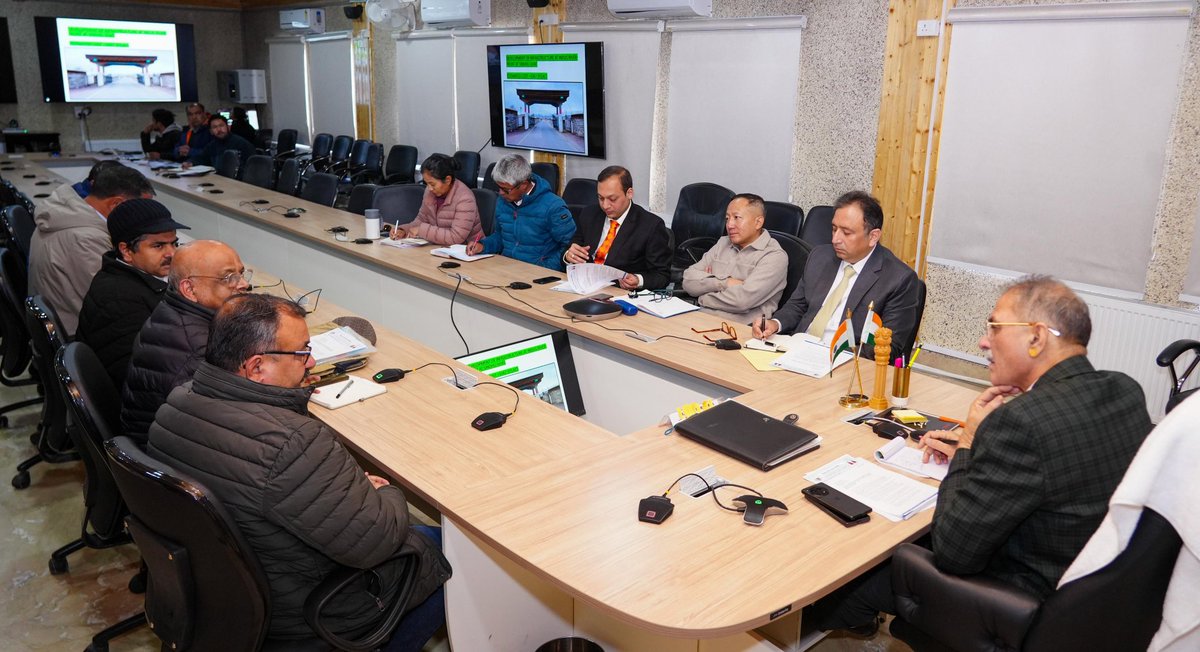 lg_ladakh's tweet image. Lt Governor Shri @KavinderGupta chaired a preparatory meeting in #Leh to review arrangements for the upcoming Sindhu Maha Kumbh in #Ladakh.  

@DIPR_Ladakh
@dio_leh 
@DIPR_Kargil 
@ddnewsladakh