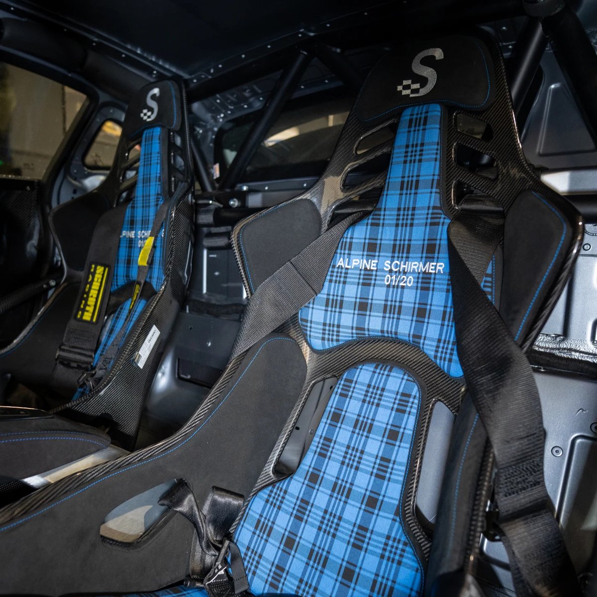recaroauto's tweet photo. Meet the Alpine Schirmer GT: A 330hp NΓΌrburgring monster (7:10 min) weighing just 1,100kg! πͺοΈTo handle the G-forces, itβs equipped with the RECARO Podiumβthe ultimate carbon shell for track & street. π
πΈ: @spiritof_racing
#RECAROAutomotive #RECAROPodium #AlpineA110 #SchirmerGT https://t.co/ebrzymNhSd
