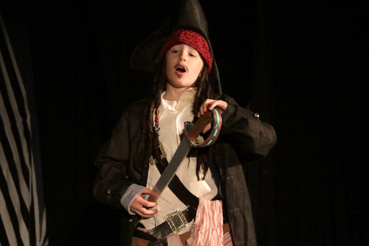 Time to start our new show and we’d love for you to join us! 🎭🏁

We will be reading the new script for our summer production of The Wind in the Willows TONIGHT at the Peel Centre in Dronfield 🐸

If you’re aged 7-10, come for a free trial 🩵

💻 minivertheatre.com/miniveracademy