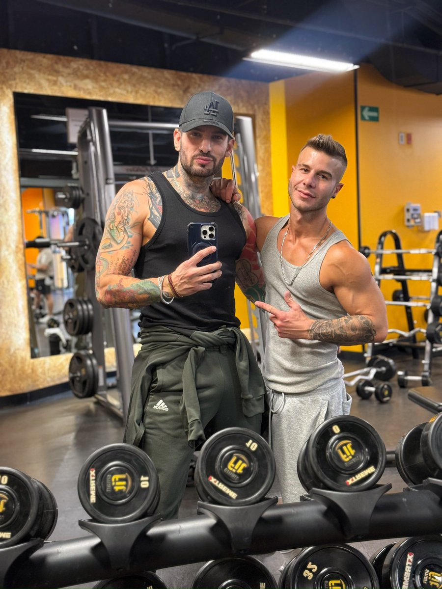 Quieren video con este bombón !?<a href="/Reyallenking/">Allen King</a> 
Quieren veros coger!. 
Es mi rico vecino 🇪🇸🔥