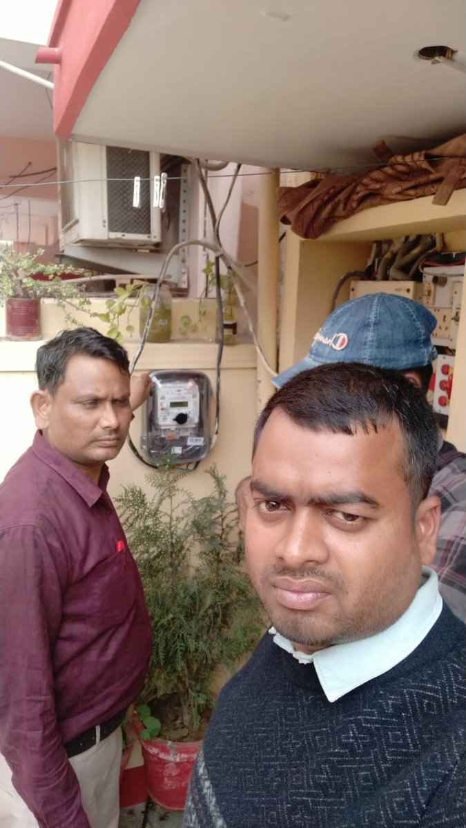 EEMeterLCZ's tweet photo. आज दिनांक 24.02.2026 को  लखनऊ मध्य क्षेत्र, लखनऊ स्थित तालकटोरा क्षेत्र के अंतर्गत उपभोक्ता श्री प्रभुनाथ शर्मा  जी के आवास पर निर्गत LMV-10 विद्युत संयोजन पर स्मार्ट मीटर स्थापित कराया गया। @Mvvnlcisgomti2 @SEEUDCIII3 https://t.co/TmfICVl09d