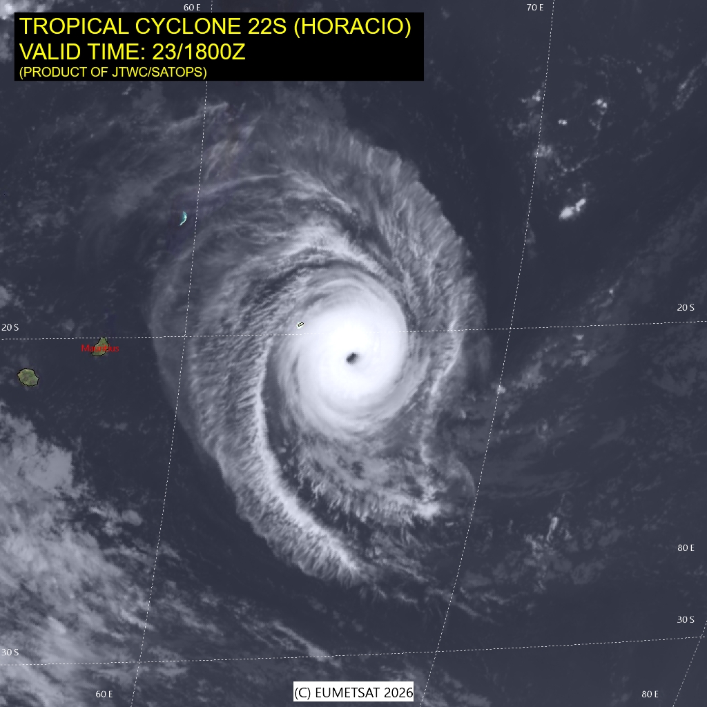 wxjerdman's tweet image. While the #blizzard was hammering the East Coast, we had the planet's first Category 5 #tropical cyclone of 2026 Monday, Cyclone #Horacio. 

Topped out at 160 mph winds and 920 millibar central pressure, based on satellite estimates. 

Fortunately, it passed well E of Rodrigues