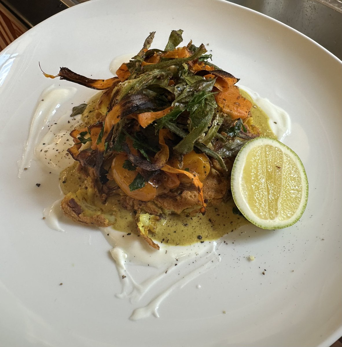 deankarrachef's tweet image. Today lunch was India 
Cauliflower fritter , cherry tomato chutney , cashew korma and okra and carrot crisp and lime yoghurt
Treat vegetables like a ingredient and unlock new levels of flavor 
#vegetables #travellingwithoutapassport #foodblesser