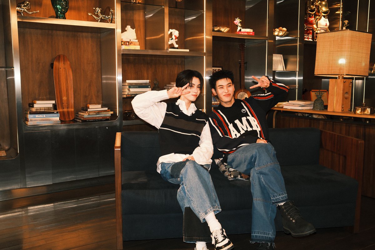 HELLOAMT_'s tweet photo. ขอบคุณพี่ออฟโรดที่รับน้องเอเอไปเลี้ยงค้าบบบ มันดีมากก🥹
เสียงเข้ากันมาก เพราะมากเป็น Live Session สดใสสุดๆ จะเปิดฟังช้าสายบ่ายเย็นเลยค้าบบ
ONLY YOU SPECIAL COLLAB
#คับใจOFFROADxAABUS
#AAashirakorn #offroadKTP #OFFROADONLY https://t.co/RtEmwsTv4D