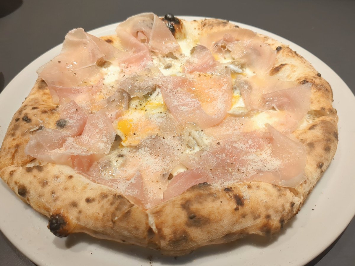 SesiaOne's tweet photo. ピッツァジューシー🍕🍷 https://t.co/8XfkZNGFhp