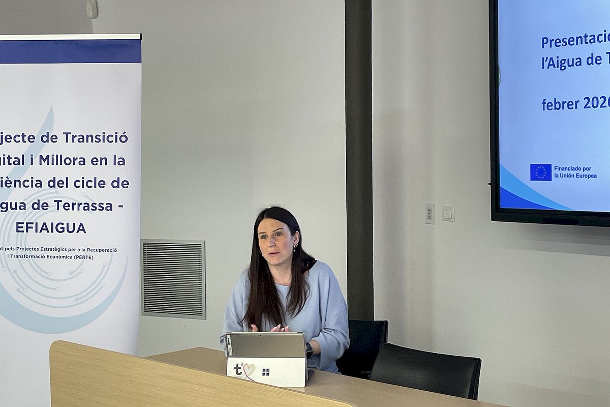ajterrassa's tweet image. 💧 Avui a tinenta d'alcalde Patrícia Reche ha assistit a la sessió informativa a l'Observatori de l'Aigua per explicar l’estat del projecte EFIAIGUA 💻✨Continuem treballant en la digitalització del cicle de l’aigua, per una gestió més sostenible i intel·ligent 🌱💙
#OAT #PERTE