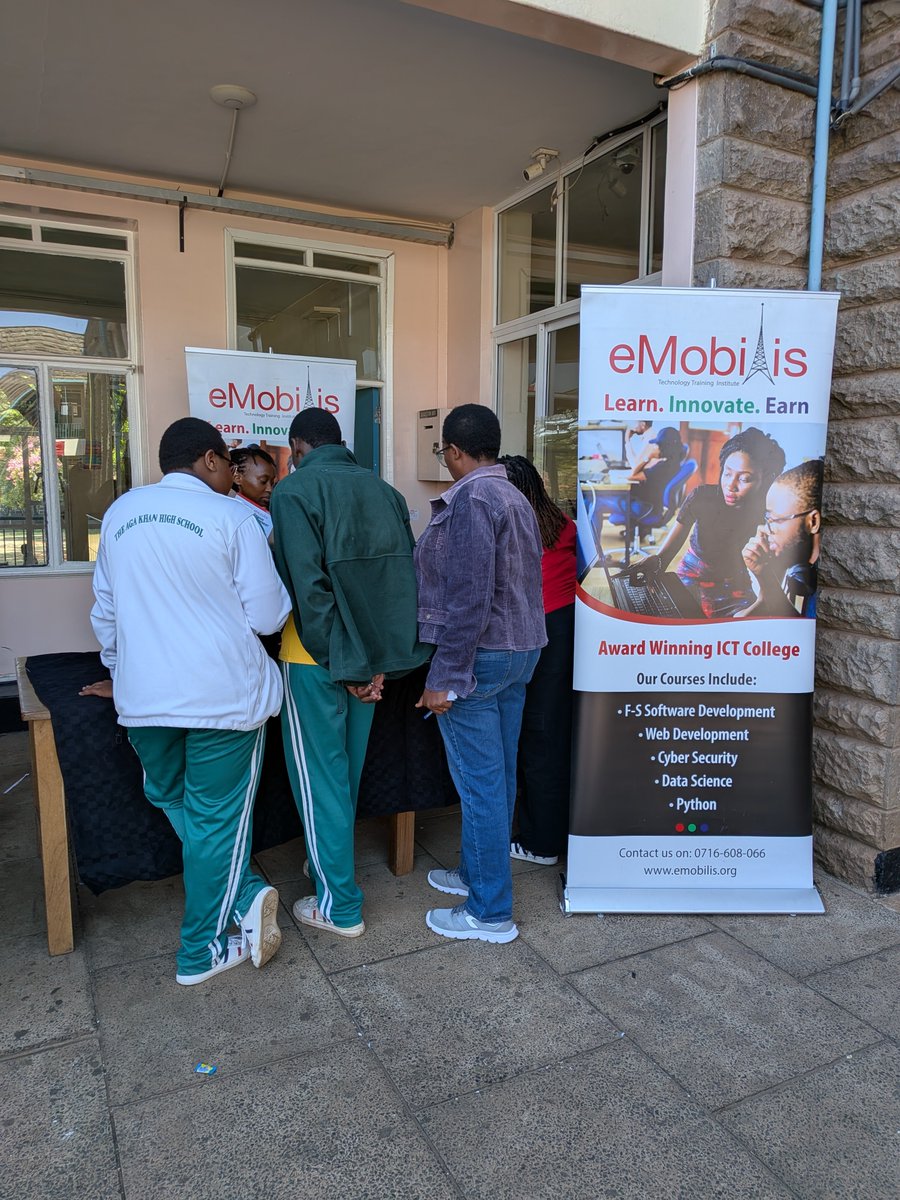 eMobilis's tweet image. Tech is already part of our students' daily lives, from learning tools to creative platforms. The question is: are we helping them use it wisely?

#emobilis #edtech #FutureGen #LearnInnovateEarn #DigitalLearning #TechInSchools #SmartLearning #FutureReady