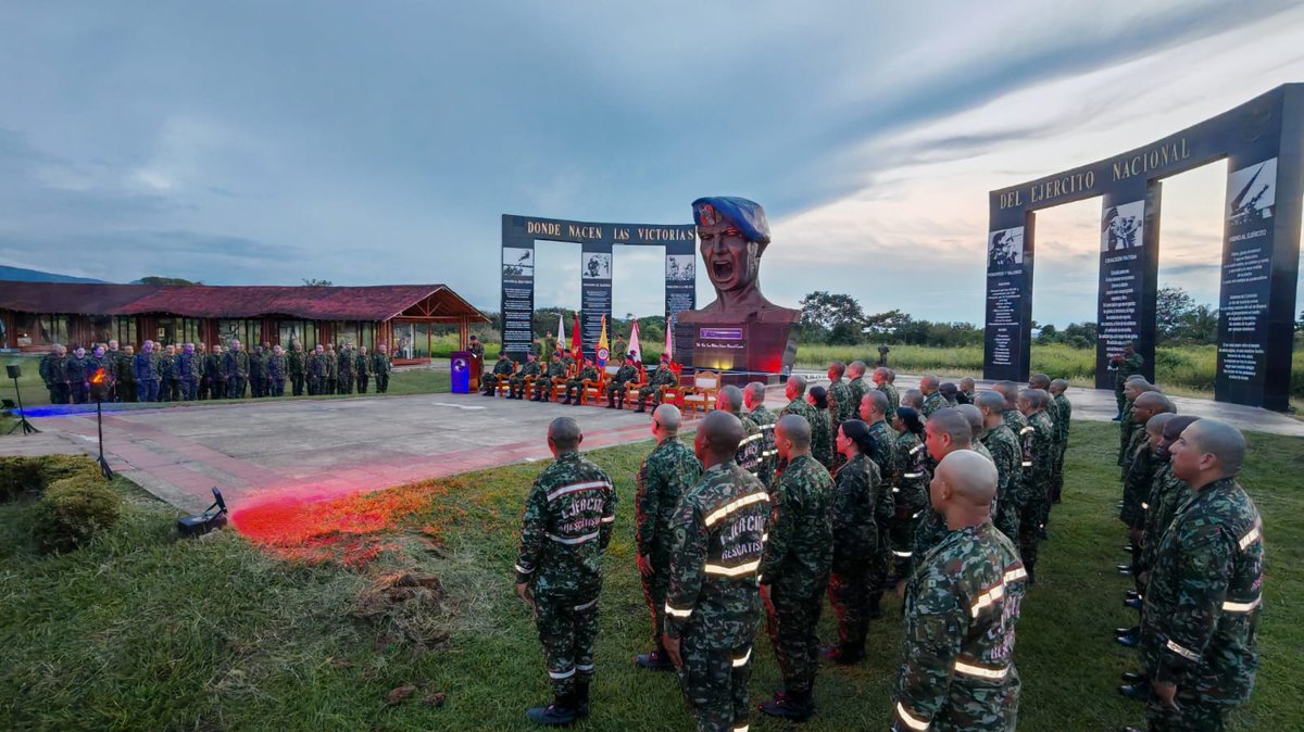 Ingenieros_EJC's tweet photo. En el Fuerte Militar de Tolemaida, cuna de la milicia, 110 hombres y mujeres superaron la prueba del Zapador recibiendo la boina que simboliza honor, disciplina y mística. Una tradición que reconoce el legado histórico y excelencia de los #IngenierosMilitares.
#PatriaHonorLealtad https://t.co/5sHMUTgvBl