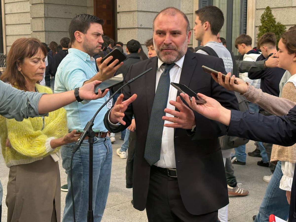 🔴 <a href="/JuntsXCat/">Junts per Catalunya🎗</a> registra al Congrés una proposició de llei per derogar el districte universitari únic

<a href="/jpagesm/">Josep Pagès i Massó</a>: “No pot ser que Catalunya formi professionals per als altres mentre aquí falten metges. Cal garantir el dret dels estudiants catalans a accedir a universitats catalanes”