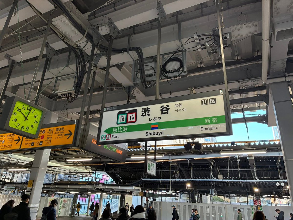 banrinotuma's tweet photo. 先週末は東京での【演芸大にぎわい〜東から西から〜】の舞台で、お世話になりました🙇🏻���♂️渋谷伝承ホールの楽屋(大部屋)では、凄く中身の濃い楽屋風景✨客席は演芸好きのお客様が多く、最初から最後まで大いに盛り上がる♪タイトル通りの、凄く楽しいお仕事になりました😊
#揚野バンリ #豊来家板里 https://t.co/Y4DZaL72pH