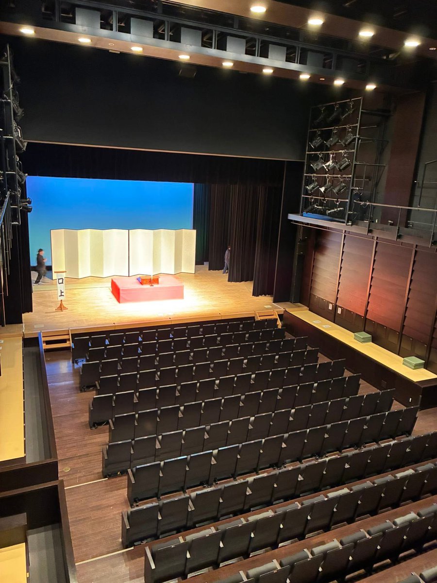banrinotuma's tweet photo. 先週末は東京での【演芸大にぎわい〜東から西から〜】の舞台で、お世話になりました🙇🏻���♂️渋谷伝承ホールの楽屋(大部屋)では、凄く中身の濃い楽屋風景✨客席は演芸好きのお客様が多く、最初から最後まで大いに盛り上がる♪タイトル通りの、凄く楽しいお仕事になりました😊
#揚野バンリ #豊来家板里 https://t.co/Y4DZaL72pH