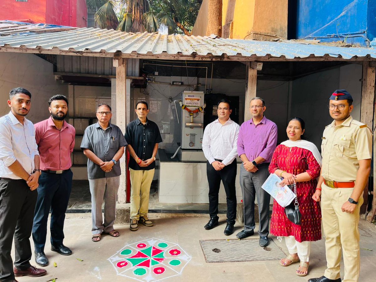 mumbaicus1's tweet image. Under Swachhta Campaign, Mumbai Customs Zone–I installed a drinking water cooler &amp;amp; distributed kits to children at Children’s Aid Society, Dongri. Painting kits were also given to cancer patients’ kids at Dr. Ernest Borges Memorial Home, Bandra. #CommittedToCleanliness #Welfare