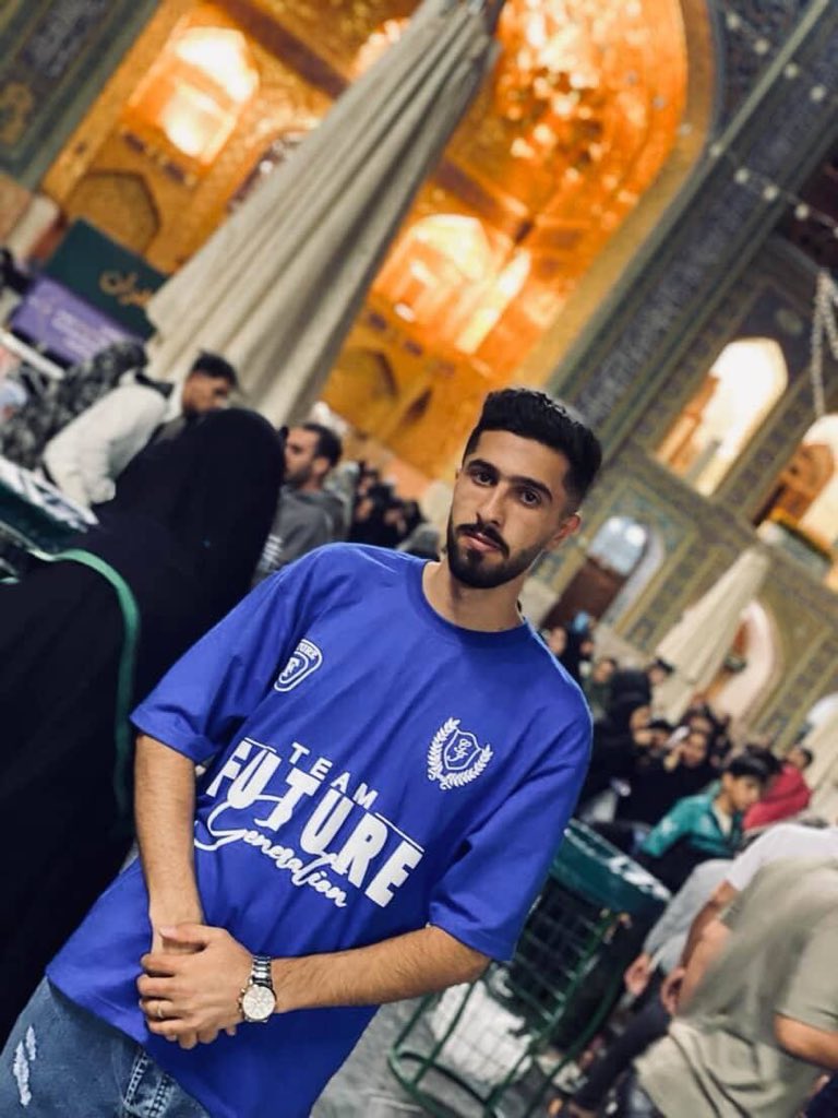 قهرمان زنجان، جاویدنام #سمیر_احمدی، انقلاب ملی شیر و خورشید، ۱۸ دی ماه ۱۴۰۴

امروز دختر جاوید نام سمیر احمدی بدنیا اومد
رستا خانم بدنیا اومد ولی باباش نیست💔
تولد دخترت رو بهت تو اسمونا تبریک میگیم❤️
#KingRezaPahlavi 
#IranRevolution2026 
#IranMassacre