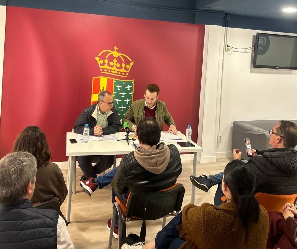 Esta mañana en la rueda de prensa previa al Pleno hemos denunciado que la alcaldesa de Getafe ha censurado nuestras cuatro intepelaciones e impide su debate mañana.

No quiere dar explicaciones sobre el escándalo de sus gastos en protocolo, su sospechosa gestión de Lyma ni del