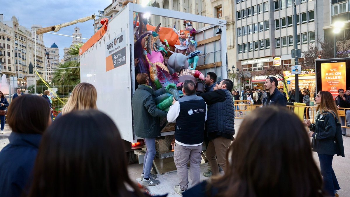 🔥 ¿Cuándo llegan las primeras piezas de la Falla Municipal a la plaza del Ayuntamiento? | 7televalencia.com/falla-ayuntami…