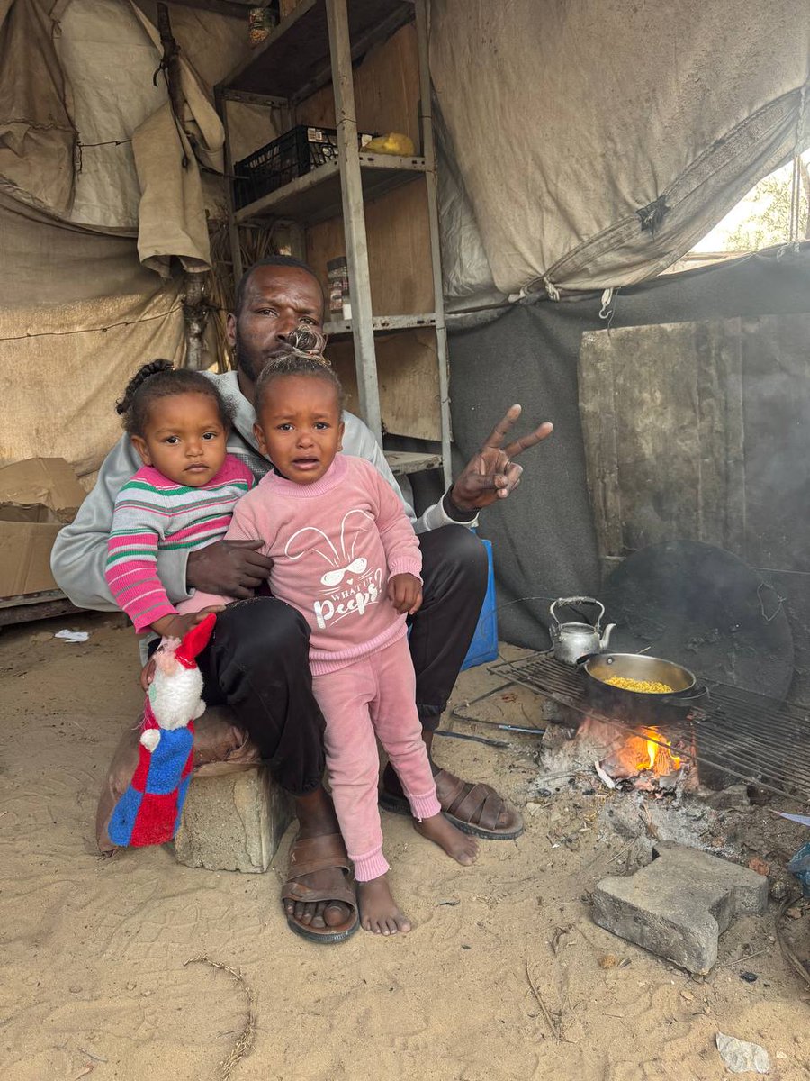 We urgently need your help to purchase food, medicine, insecticide, and clean water. Every dollar or riyal saves a child's life. May God reward your charity in this blessed month and relieve our distress. 
 🌹🫶🌹👪❤️
chuffed.org/project/155214…
