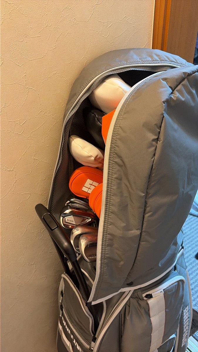 GOLF_802's tweet photo. 年末に正月ゴルフ⛳️の為、連日練習場へ行きギックリ腰で20日間死ぬし、キャディバックも対策しなきゃと、また交換🌱 https://t.co/HIrOhpY8rU