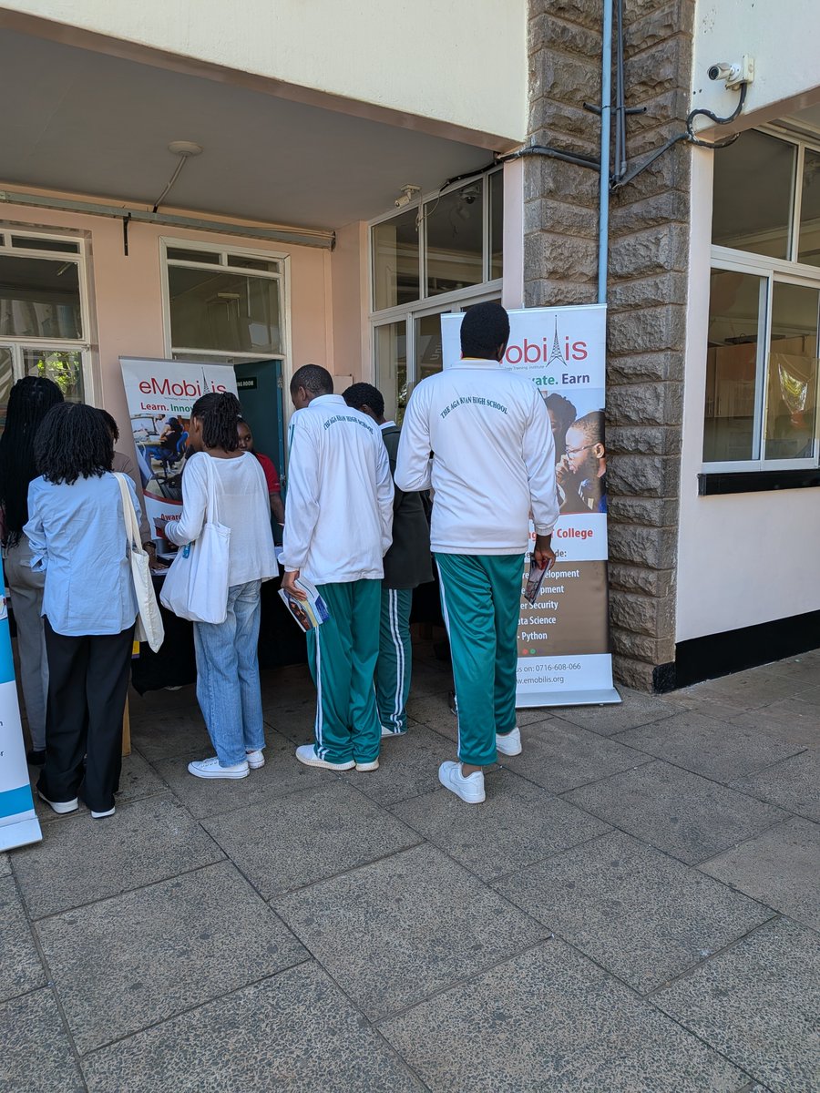 eMobilis's tweet image. Tech is already part of our students' daily lives, from learning tools to creative platforms. The question is: are we helping them use it wisely?

#emobilis #edtech #FutureGen #LearnInnovateEarn #DigitalLearning #TechInSchools #SmartLearning #FutureReady