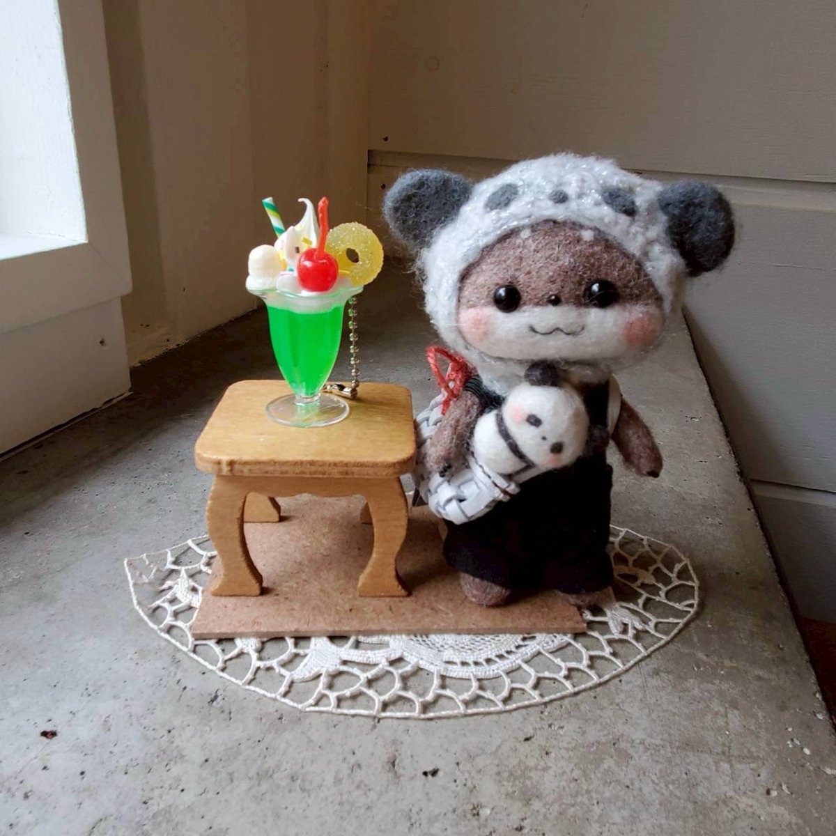 こちらは、作りとイスとクリームソーダのオマケ付きの子です。 お帽子