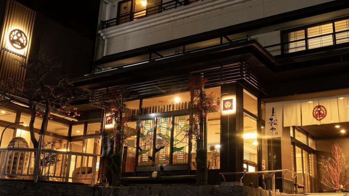 ore_ikitai's tweet photo. 長野にある「おひとり様歓迎」の温泉宿、お酒がタダで飲み放題で、1人専用の"真田幸村ルーム"が武将の隠れ家みたいで最高すぎる…ここガチで行きたい… https://t.co/SZrxF9Udiv
