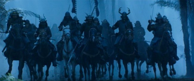 ＃ラストサムライ 久々に観た。霧の中から渡辺謙と真田広之が率いる騎馬武者が出て来るシーンが震える。