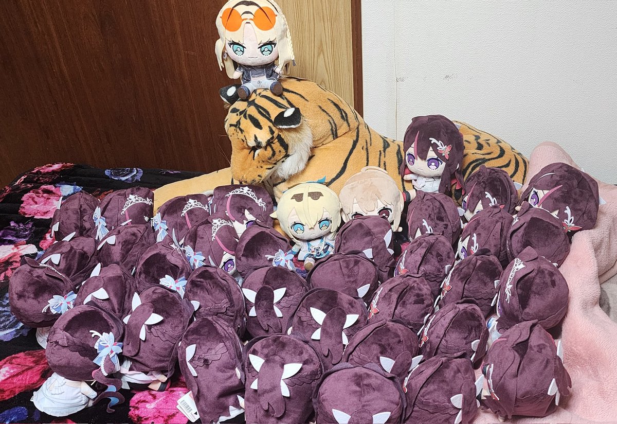 これより、あずぬい大会議を開会する。
本会議の議題は、3月5日から3月9日までの私の旅に同行するあずぬいの選定についてである。
選出されたあずぬいは、私と行動を共にし、あわせて新たな仲間の勧誘任務を遂行するものとする。
以上、これより審議に入る。