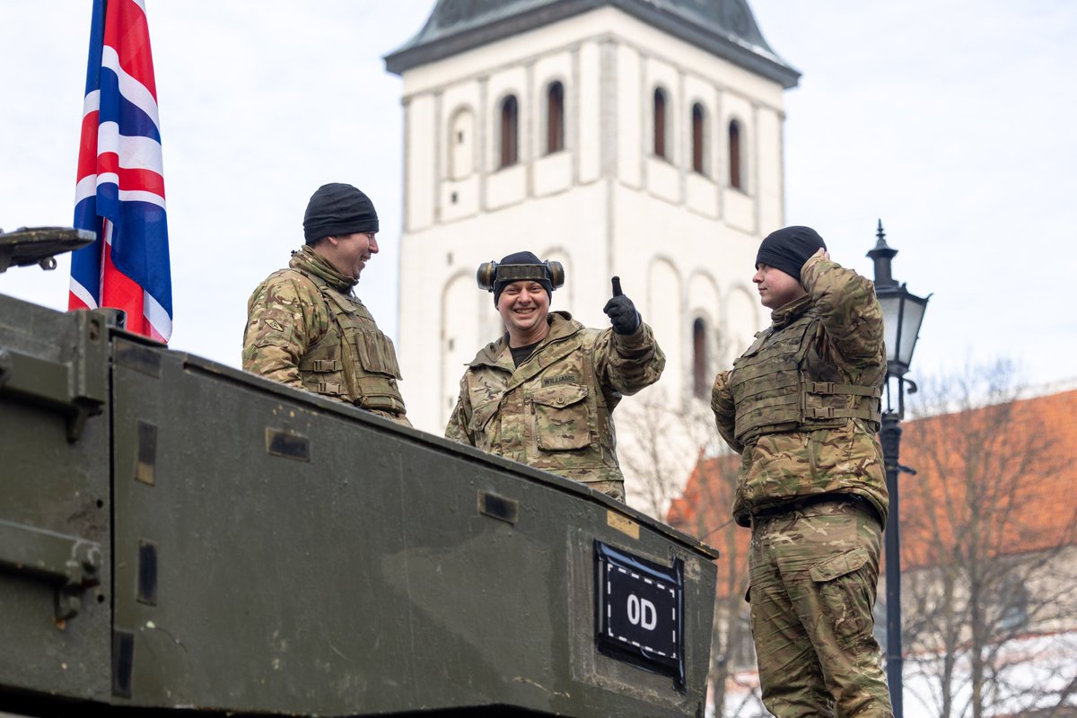 Kaitsevagi's tweet photo. 🇪🇪 Parade for the 108th anniversary of the Republic of Estonia.

#EstonianDefenceForces #NATO #balticdefence #StrongerTogether https://t.co/OOg3hHirwo
