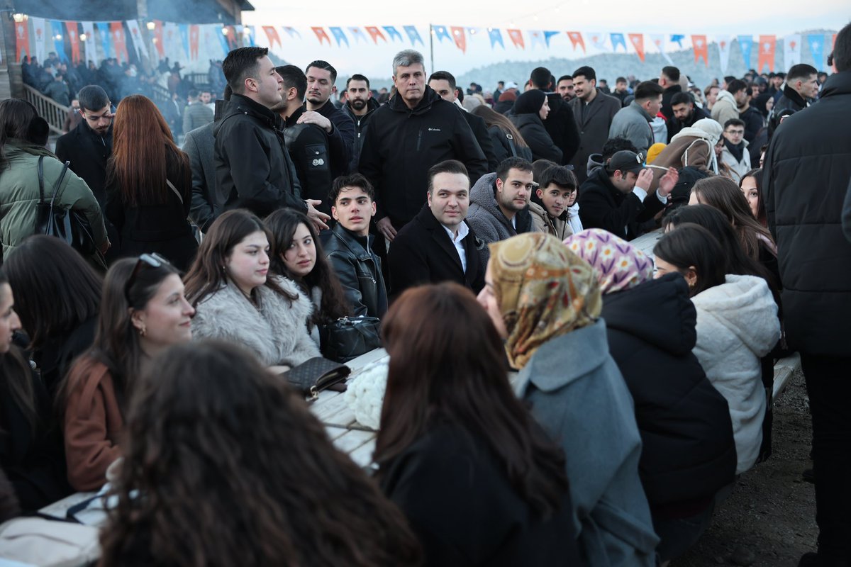 uniakisparta's tweet photo. Gençlik Kolları Genel Başkanımız Sayın Yusuf İBİŞ’in katılımlarıyla, binlerce yol arkadaşımızla birlikte ÜniAK Davraz Festivali’ni büyük bir coşku ve güçlü bir katılımla gerçekleştirdik. 🇹🇷❄️ https://t.co/lugZldabSK