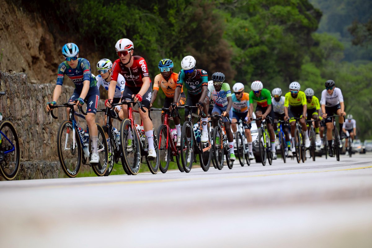 visitrwanda_now's tweet photo. 📸 Racing through @NyungwePark 🚵🌿

One of Africa’s oldest rainforests, known for its rich biodiversity.

#TdRwanda2026 #VisitRwanda https://t.co/HQuJZI2fUa