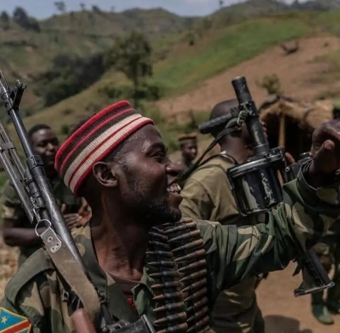 #RDC 🇨🇩 : 13h 00 dans la cité de Rubaya en territoire de Masisi, plusieurs sources locales affirment que la population est sortie ce matin dans les rues pour une manifestation de soutien aux FARDC.