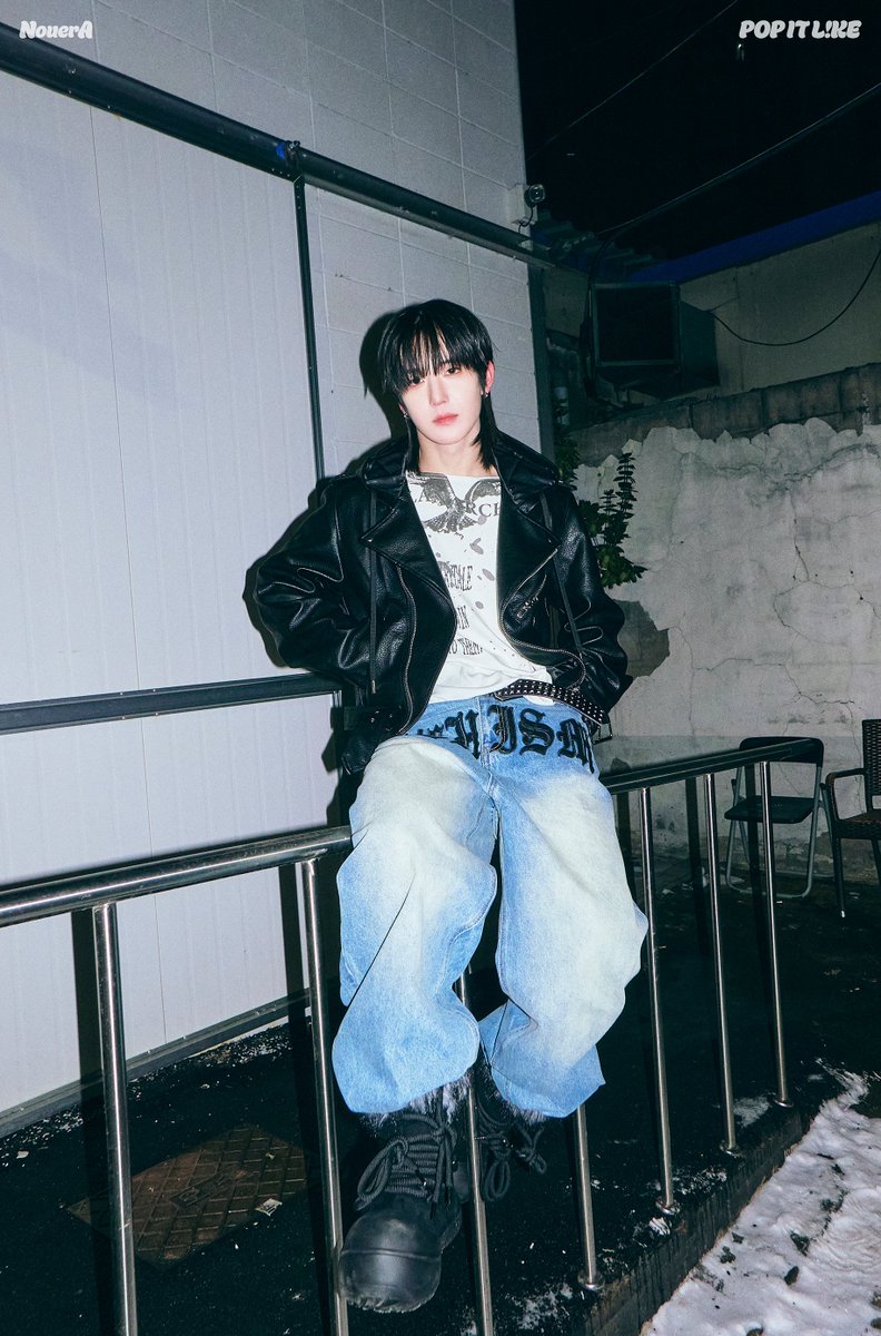 HIS LONG HAIR 😋😎