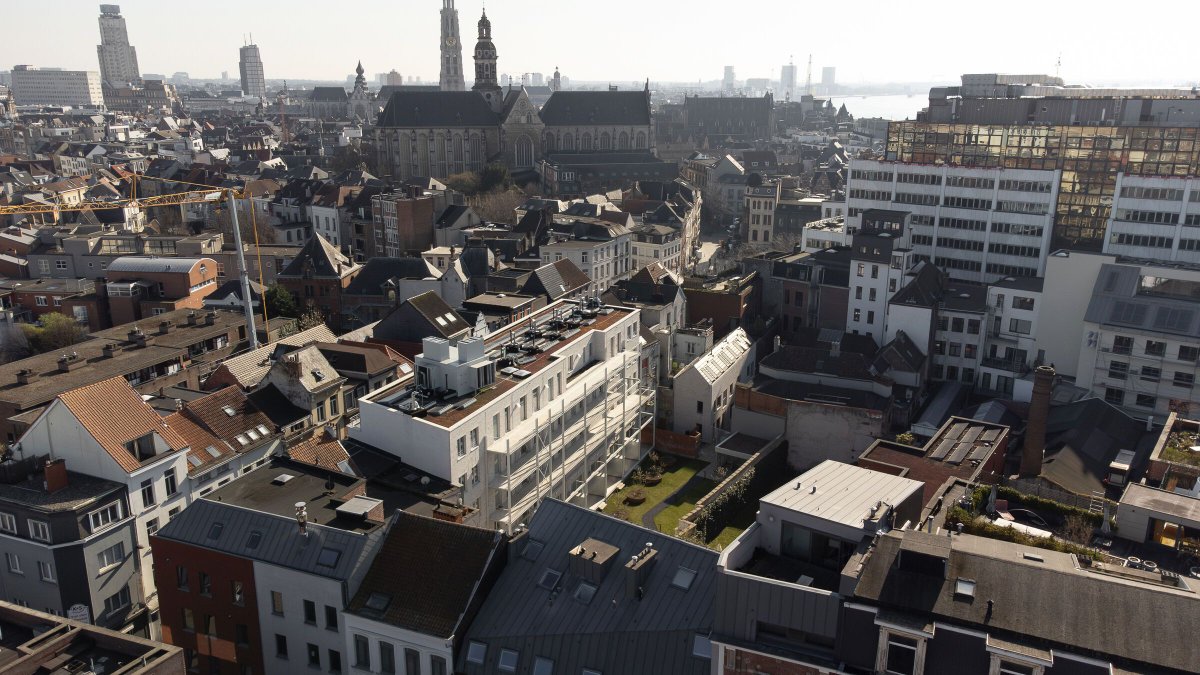Archello's tweet photo. Adaptive reuse anchors this Antwerp housing project by @woonwerkarch .
https://t.co/KLItG9NKhd
#AdaptiveReuse #CLTConstruction #LowCarbonHousing https://t.co/YwNens7Bzh