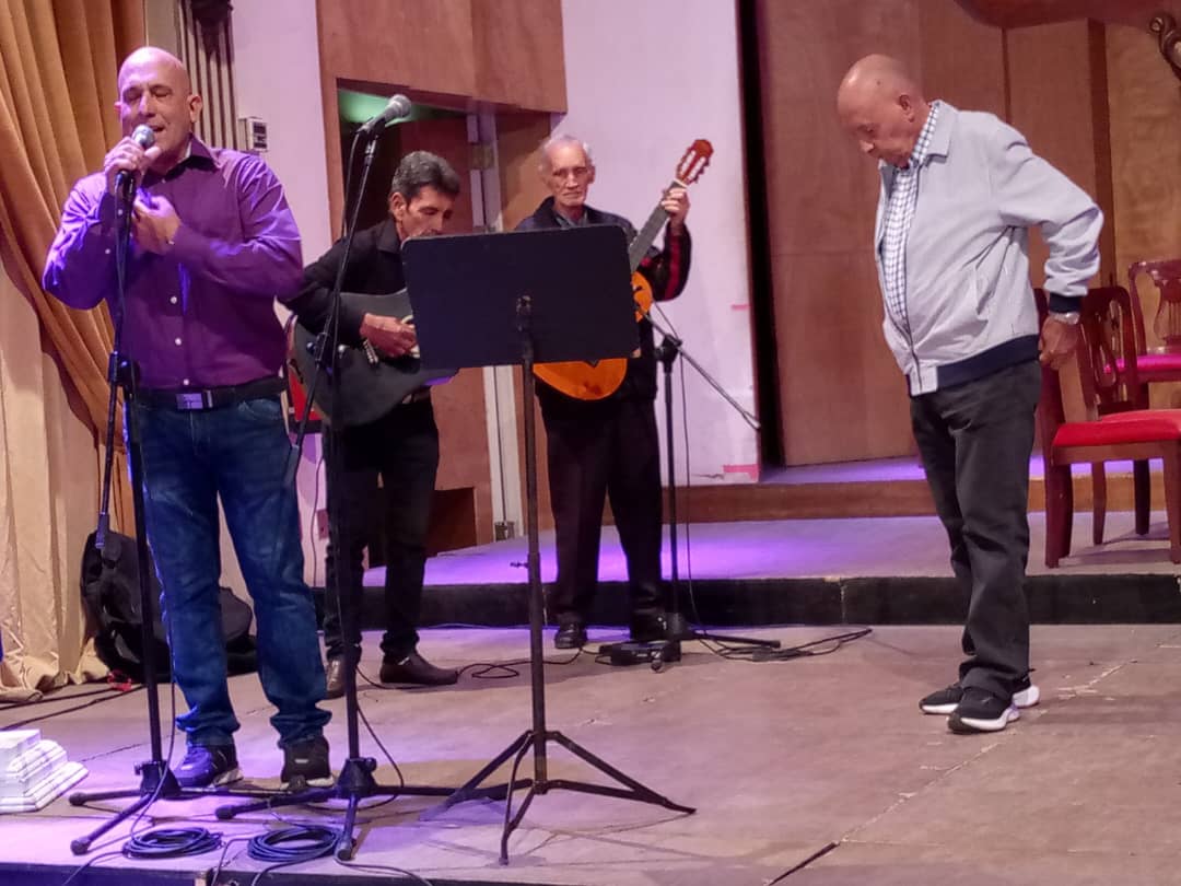 La Atenas de #Cuba , #Matanzas sus artistas ofrecieron una cantata en homenaje al 131 del inicio de las guerras de independencia . #MatancerosEnVictoria #CubaSoberana <a href="/DiazCanelB/">Miguel Díaz-Canel Bermúdez</a> <a href="/DrRobertoMOjeda/">Dr. Roberto Morales Ojeda</a> <a href="/mariofsabines/">Mario Sabines Lorenzo</a> <a href="/PartidoPCC/">Partido Comunista de Cuba</a>