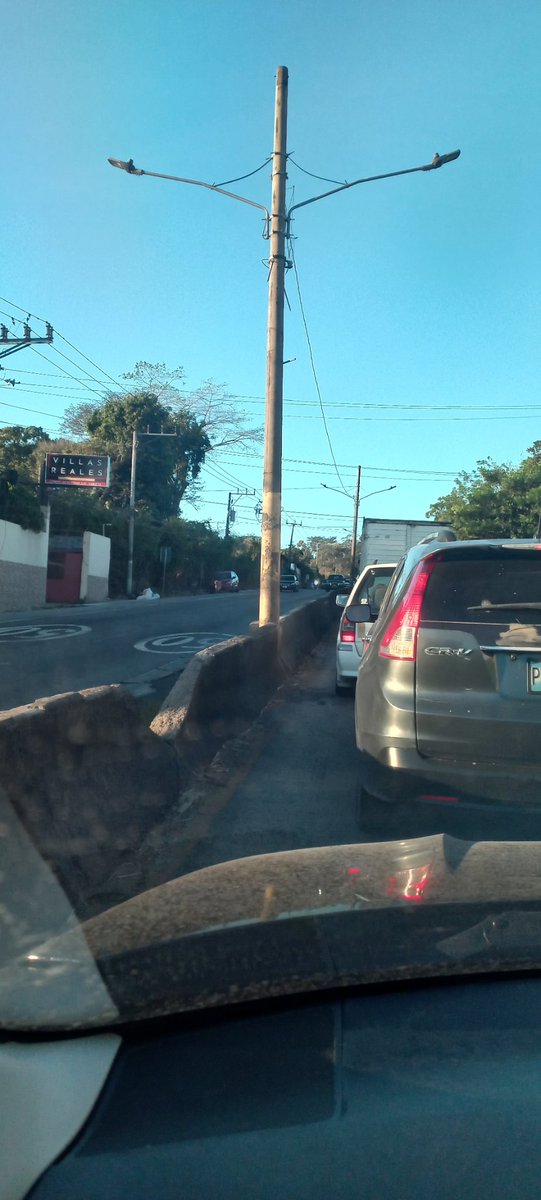 HugoSV01's tweet photo. #traficosv detenido en troncal del norte hacia San Salvador ....que pasa ?.. no hay presencia de gestores de trafico. @VMTElSalvador https://t.co/FVjotydn7W