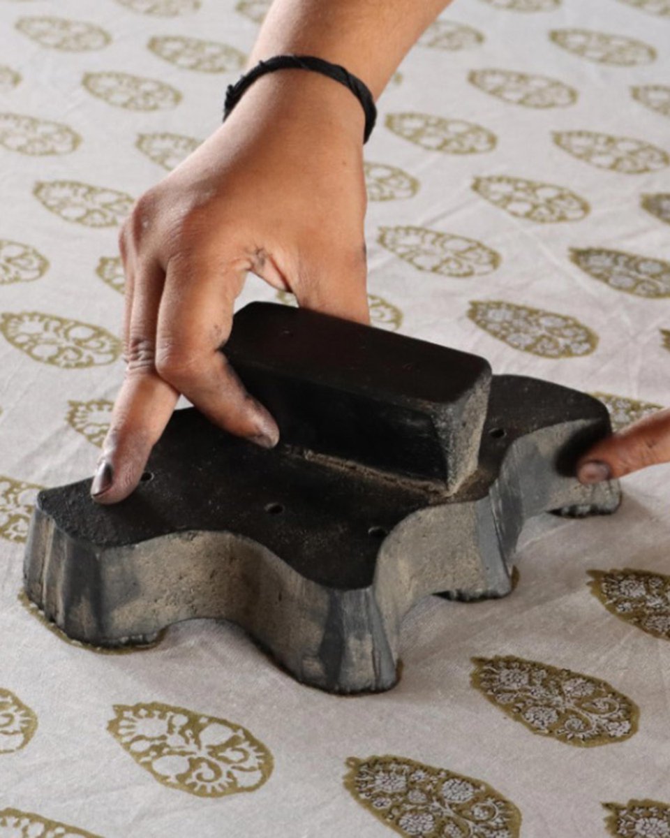 Dmaasa_'s tweet image. Handcrafted. Sustainable. Timeless. | DMAASA
From wooden blocks to organic cotton, DMAASA keeps the art of handblock printing alive. Sustainable textiles for a conscious world. 🌿✨

#DMAASA #SustainableFashion #HandblockPrinting #OrganicCotton #SlowFashion