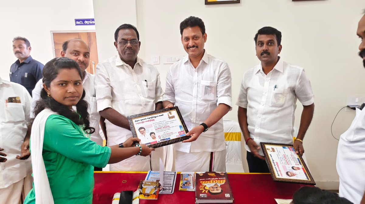 ParameswariVen4's tweet image. #ஓரணியில்_தமிழ்நாடு நிகழ்வில் #வேதாரண்யம் சட்டமன்றத் தொகுதி ஒருங்கிணைப்பாளராக பணியாற்றியதற்காக #Loading2Point0 நிகழ்ச்சியில் வழங்கிய நற்சான்றிதழ் 
@Anbil_Mahesh