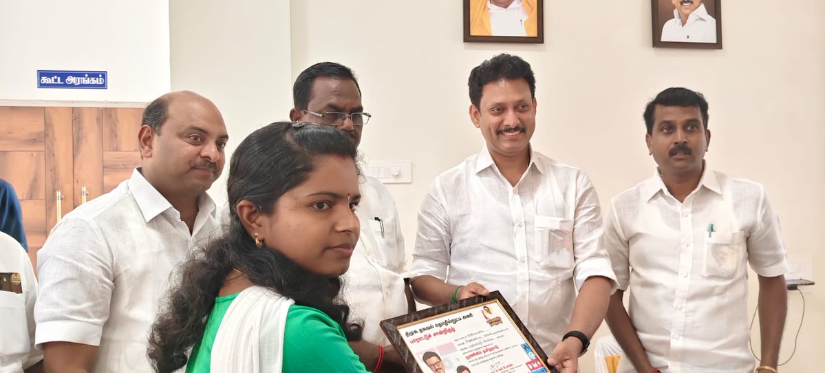 ParameswariVen4's tweet image. #ஓரணியில்_தமிழ்நாடு நிகழ்வில் #வேதாரண்யம் சட்டமன்றத் தொகுதி ஒருங்கிணைப்பாளராக பணியாற்றியதற்காக #Loading2Point0 நிகழ்ச்சியில் வழங்கிய நற்சான்றிதழ் 
@Anbil_Mahesh