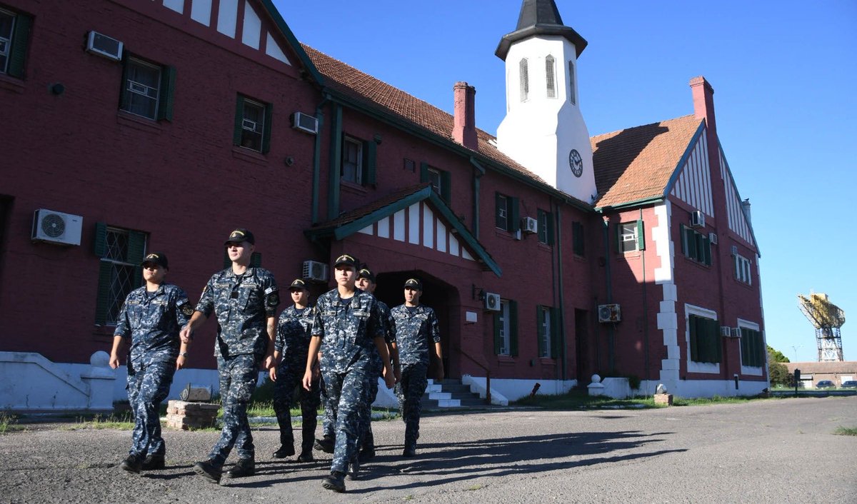 Guardiamarinas en Comisión realizan cursos en Puerto Belgrano. Se trata de las capacitaciones teórico/prácticas previas al embarco en la fragata ARA “Libertad”. Leer más 👉🏻 gacetamarinera.com.ar/nota/2019?titl…
