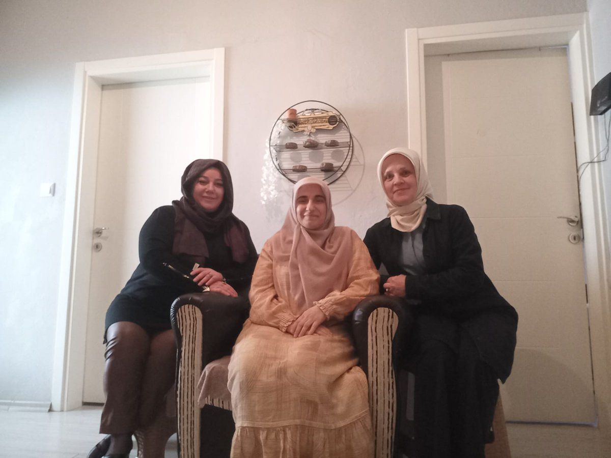 Rüstempaşa ve Gazipaşa Mahallelerimizde gönül kapılarını çalmaya devam ettik. 🌙
Elif Hanım ve Melek Hanım’ı ziyaret ederek Ramazan’ın bereketini, muhabbetini ve kardeşliğini paylaştık. Aynı duanın huzurunda, aynı niyetin samimiyetinde buluşmanın mutluluğunu yaşadık.
Bu mübarek