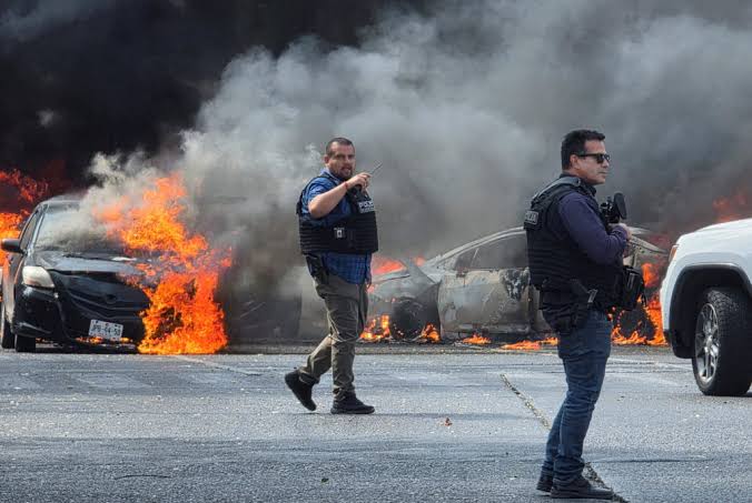 Dual_KK's tweet photo. Rage and fury erupted in Mexico after the killing of El Mencho, one of the most notorious and wanted drug lords. Several cars were torched across the city as his followers clashed with authorities. https://t.co/qX3lrfwqdz