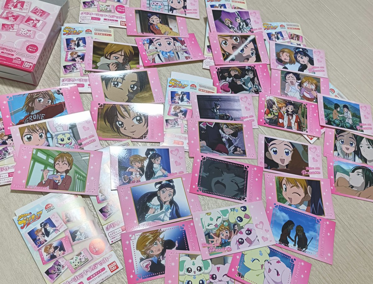 この手のステッカー商品で完全ランダムじゃなくて3枚の組み合わせ固定