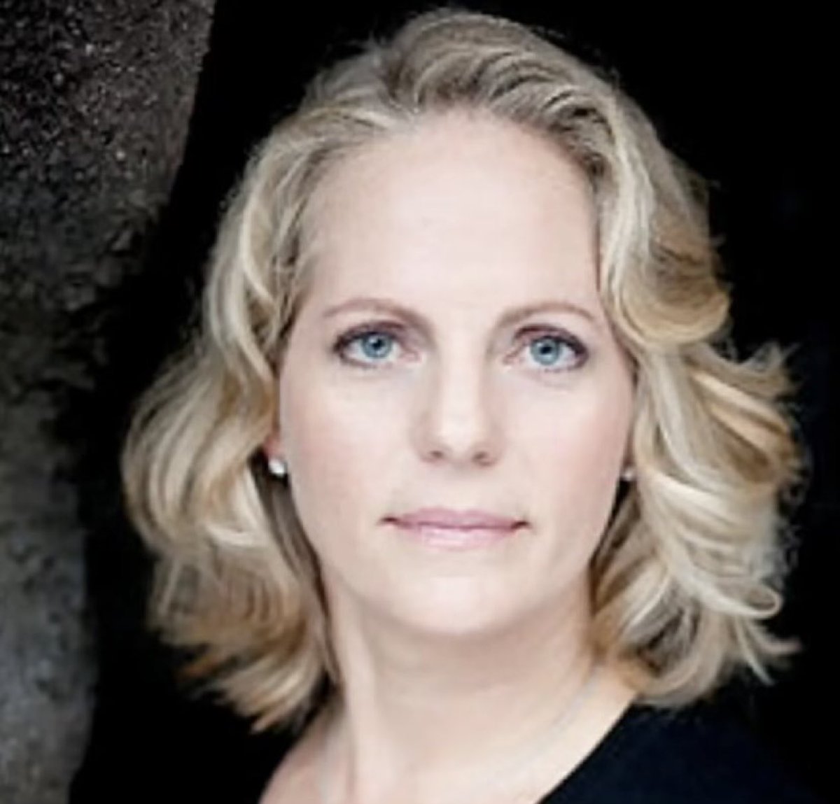 ⛔️Ariane de Rothschild is the CEO of the Swiss bank Edmond de Rothschild…  
Apparently that’s enough for no one to ask her any questions about her relationship with Epstein‼️