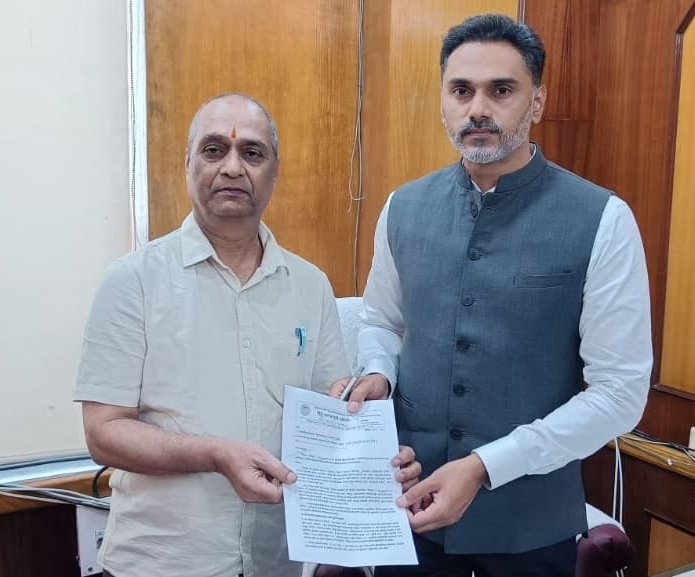 HinduJagrutiOrg's tweet photo. Hindu Janajagruti Samiti has strongly opposed the reality show Engaged 2: Roka Ya Dhoka streaming on Jio Hotstar, alleging explicit tasks such as lap dance, “mud” and “ice cube” challenges that objectify women and cross legal and moral boundaries. The Samiti has submitted a formal memorandum to the Chief Minister and the Minister of State for Home @iYogeshRKadam demanding an immediate ban and criminal action against those responsible.

At a time when crimes against women are rising, promoting humiliation in the name of entertainment is reckless and socially damaging. The Minister of State for Home has assured that directions will be issued to the DGP and the Cultural Department for appropriate action.

Freedom of expression is not a license for obscenity. Respect women if you cannot uphold dignity, stop enabling degradation.

#Engaged2 #WomenDignity #StopObscenity #Maharashtra